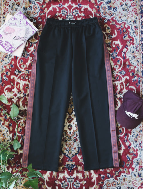 colour-black-brown-pnt-flatlay1