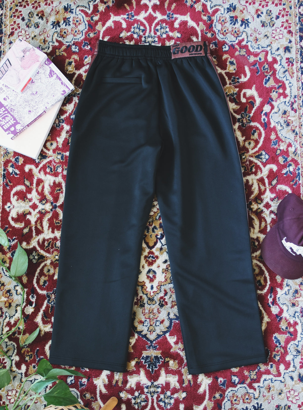 colour-black-brown-pnt-flatlay2