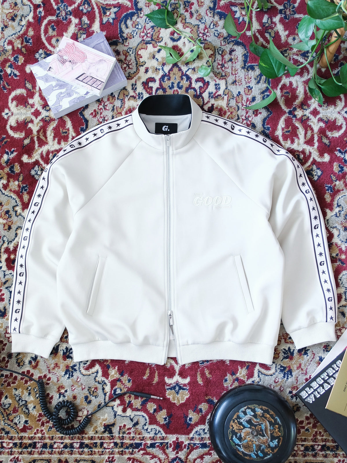 colour-beige-black-jkt-flatlay1