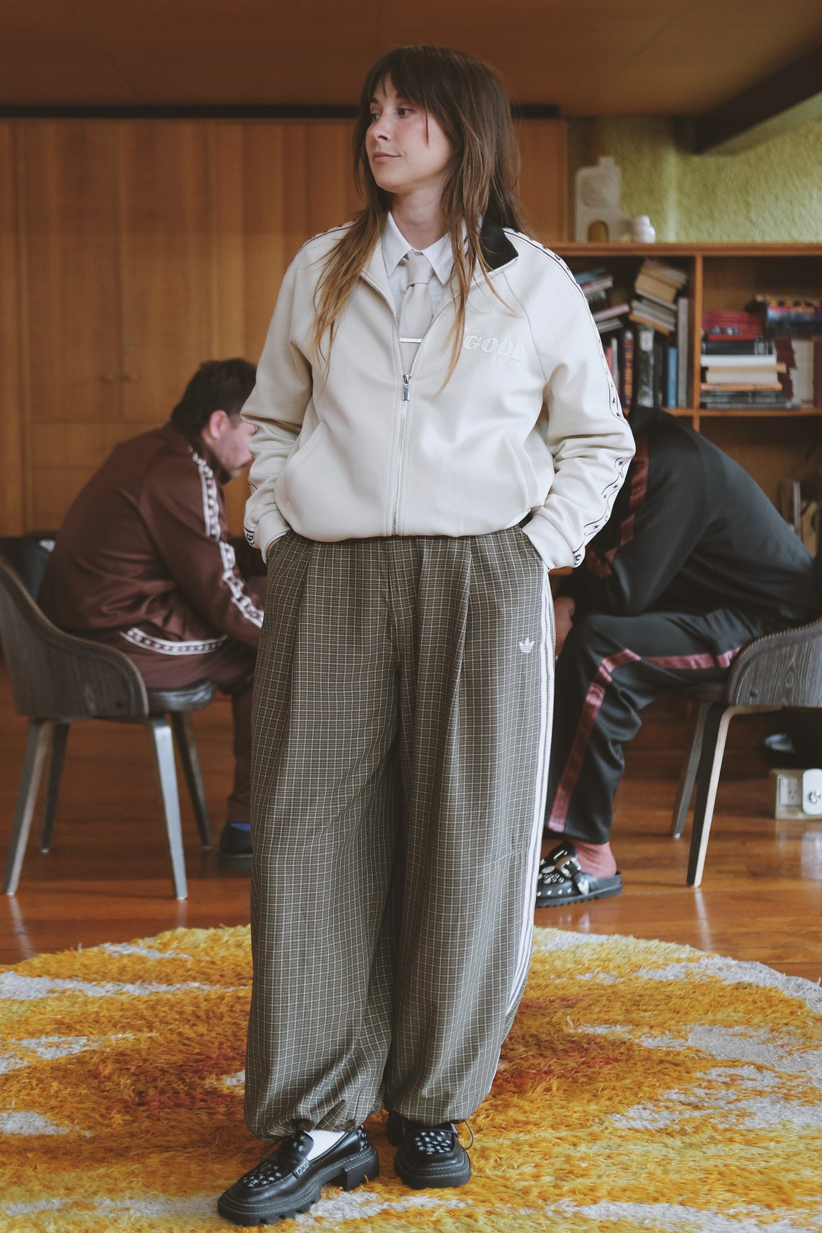 colour-beige-black-jkt front view